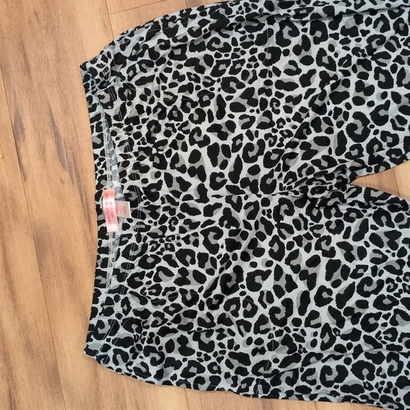 Christian Siriano NWT Gray and Black animal print Pajama sleepwear joggers set - Picture 7 of 8